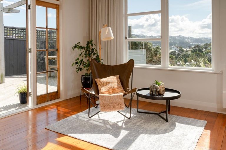 Photo of property in 8 Liffey Crescent, Island Bay, Wellington, 6023