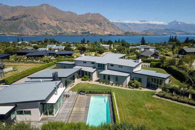 Photo of property in 35 Ridgecrest, Wanaka, 9305