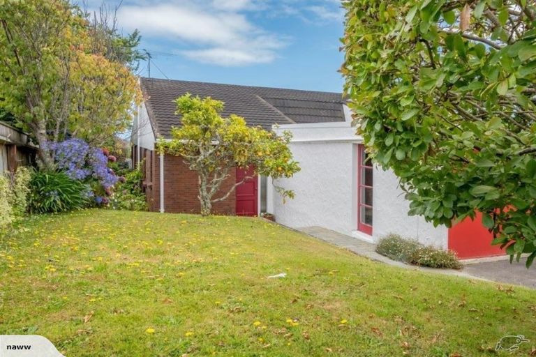 Photo of property in 88 Winara Avenue, Waikanae, 5036