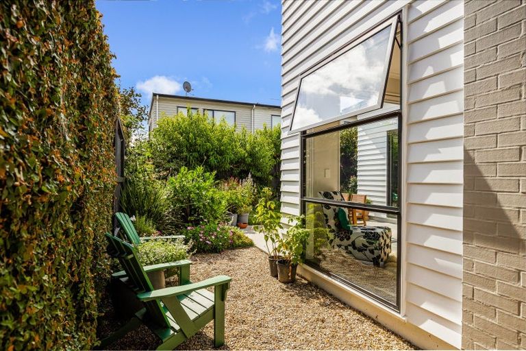 Photo of property in 16 Sacred Kingfisher Road, Hobsonville, Auckland, 0616