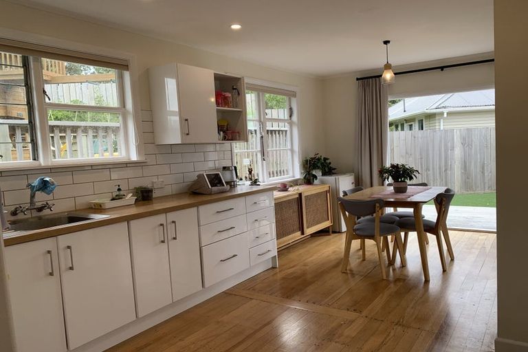 Photo of property in 38 Lyndfield Lane, Newlands, Wellington, 6037