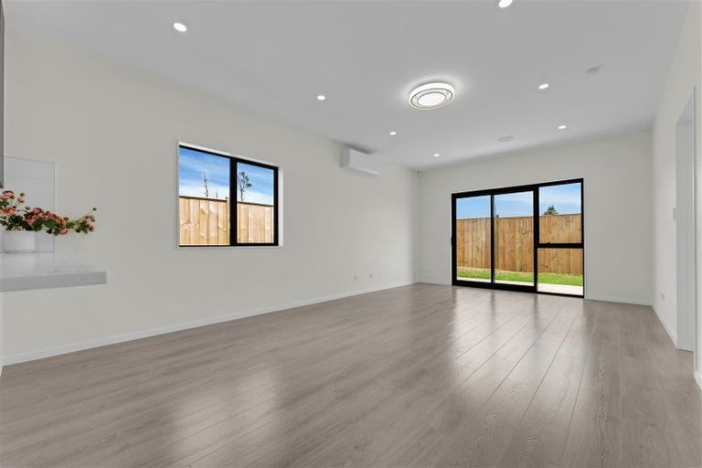 Photo of property in 14 Waimarie Drive, Karaka, 2578