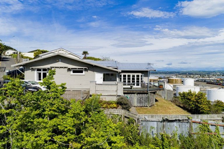 Photo of property in 18 Milton Terrace, Hospital Hill, Napier, 4110