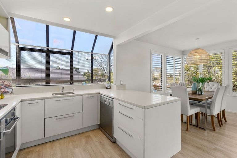 Photo of property in 2/94 Norwood Road, Bayswater, Auckland, 0622