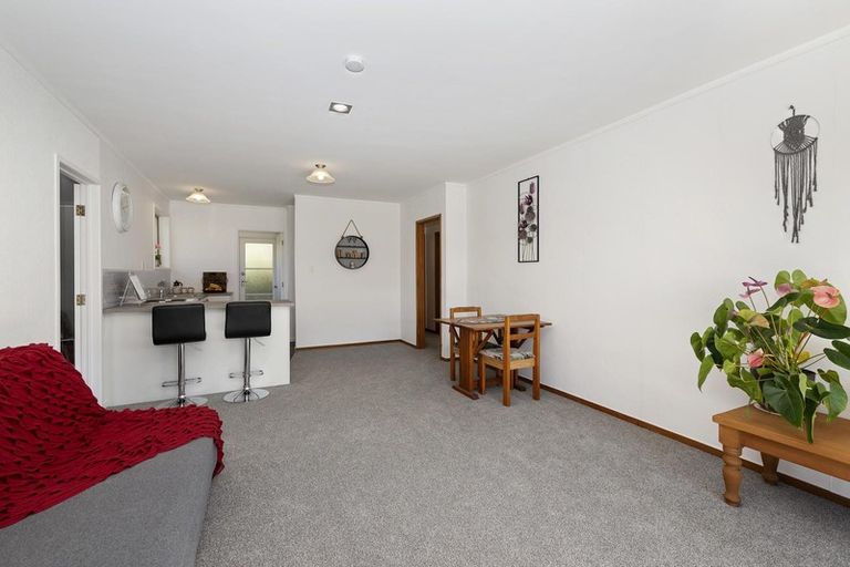 Photo of property in 2/120 Woodglen Road, Glen Eden, Auckland, 0602