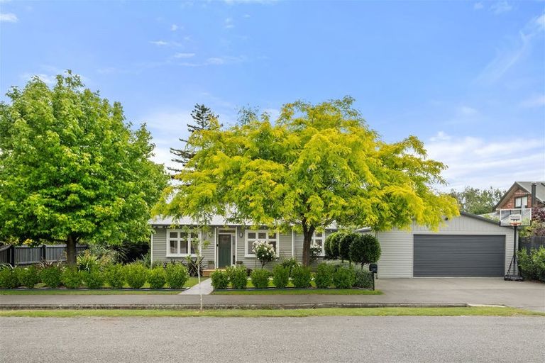 Photo of property in 35 Alpha Avenue, Strowan, Christchurch, 8052