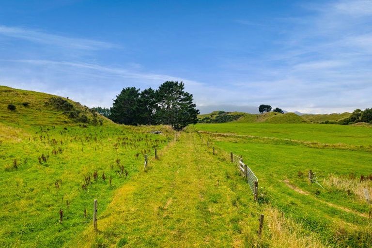 Photo of property in 955 Opua Road, Opunake, 4681