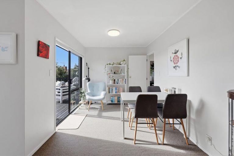 Photo of property in 2/102 Sandspit Road, Shelly Park, Auckland, 2014