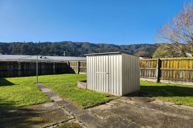 Photo of property in 32 Bird Grove, Stokes Valley, Lower Hutt, 5019