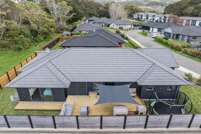 Photo of property in 1 Genoa Place, Whitby, Porirua, 5024