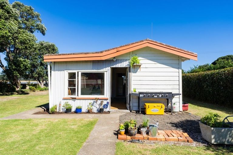 Photo of property in 2179 Whananaki North Road, Whananaki, Hikurangi, 0181