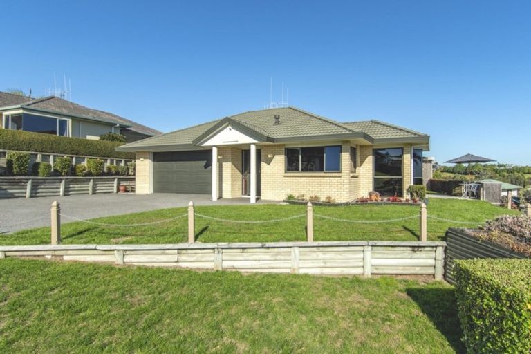 Photo of property in 60 Oteki Park Drive, Welcome Bay, Tauranga, 3112