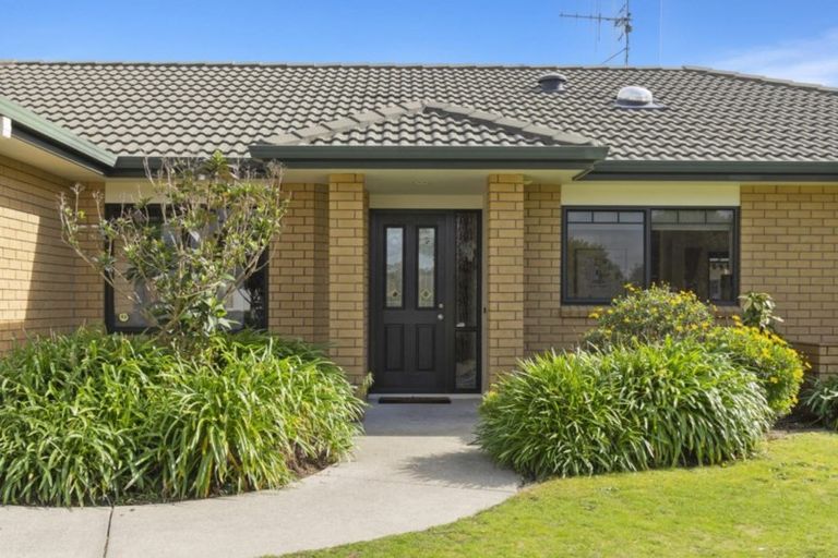 Photo of property in 25 The Gardens Drive, Papamoa Beach, Papamoa, 3118