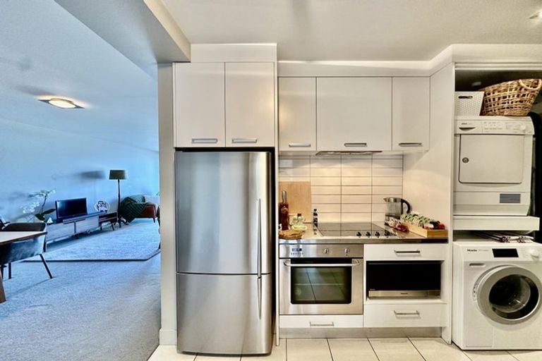 Photo of property in The Capital, 4/370 Oriental Parade, Oriental Bay, Wellington, 6011