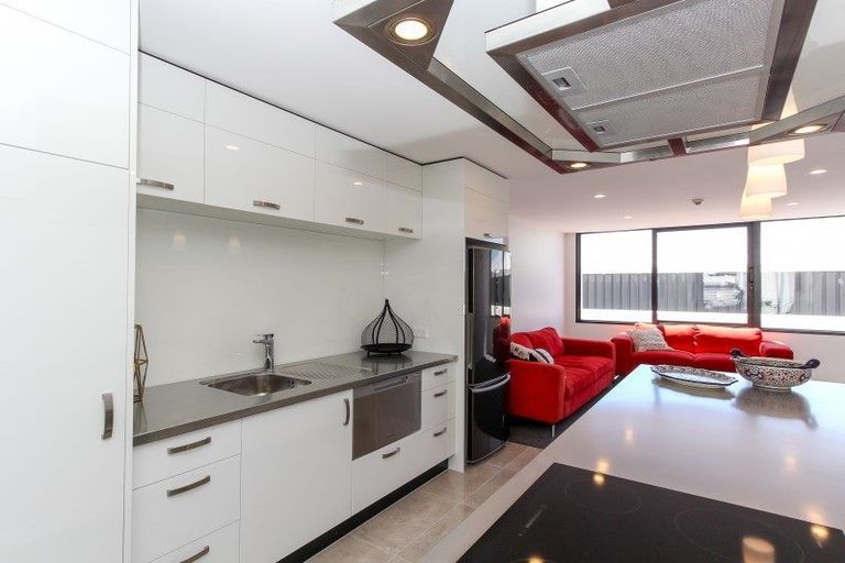 Photo of property in 8/86 Hurlstone Drive, Waiwhakaiho, New Plymouth, 4312