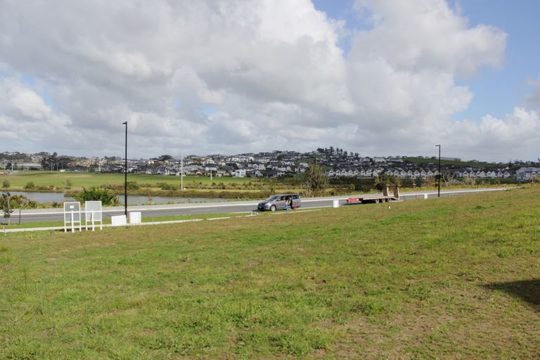 Photo of property in 120 Arran Point Parade, Orewa, 0931