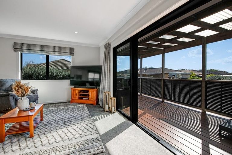 Photo of property in 7 Raabia Close, Parakai, 0830