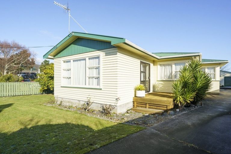 Photo of property in 6 Coleman Street, Paraparaumu, 5032
