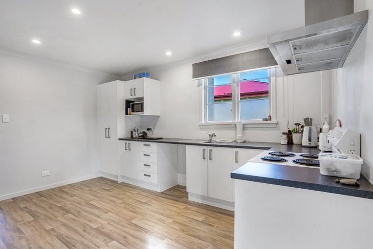 Photo of property in 12 Mccaughan Street, Browns, Winton, 9781