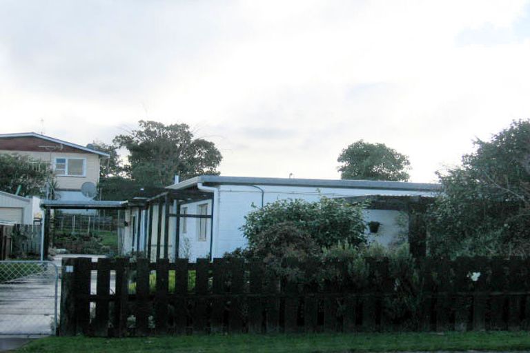 Photo of property in 25 Walton Road, Paraparaumu Beach, Paraparaumu, 5032