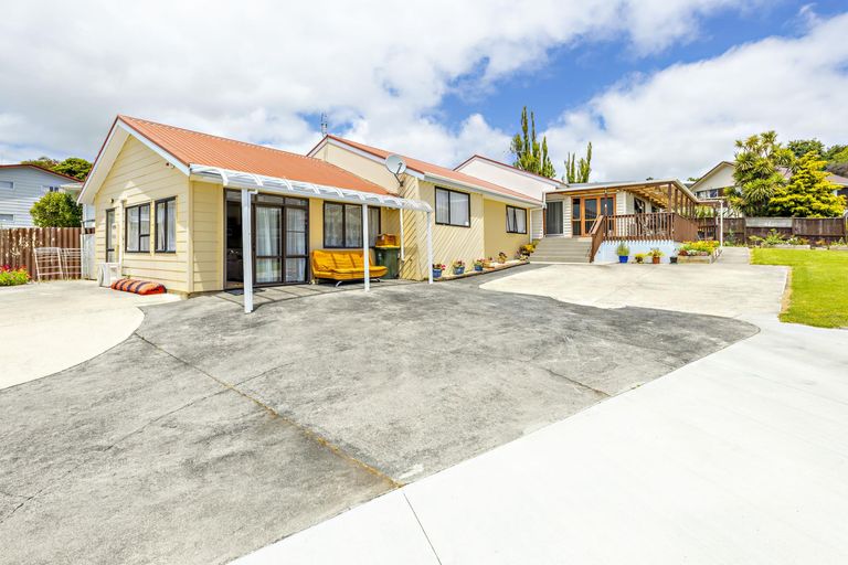 Photo of property in 3 Mataura Place, Clover Park, Auckland, 2019