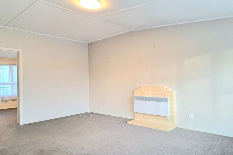 Photo of property in 1/33 Queen Street, Upper Hutt Central, Upper Hutt, 5018