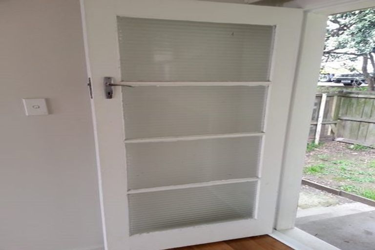 Photo of property in 2/16 Kaponga Crescent, New Lynn, Auckland, 0600