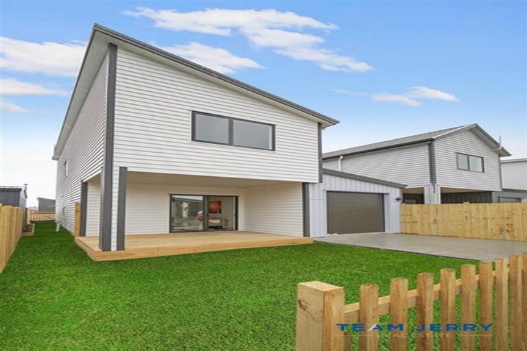 Photo of property in 21 Farranfore Road, Opaheke, Papakura, 2113