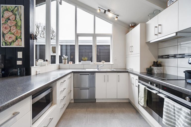 Photo of property in 28 Moerangi Street, West End, Palmerston North, 4410