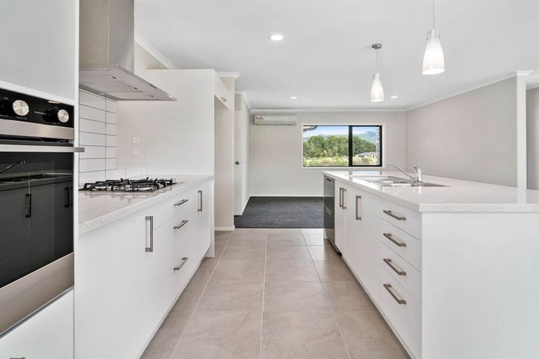 Photo of property in 22 Lacebark Drive, Kinloch, Taupo, 3377