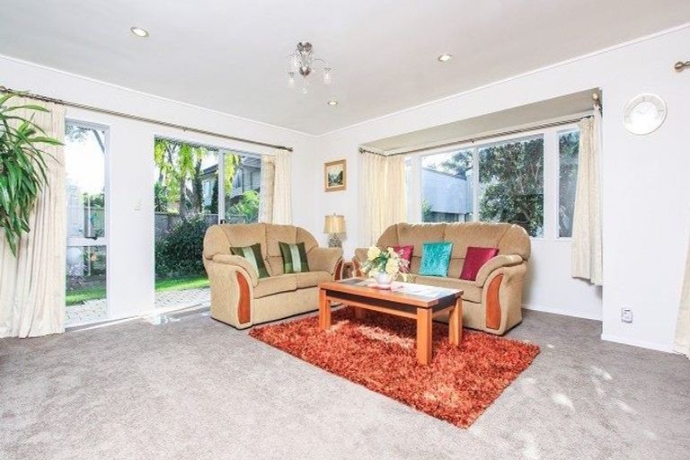 Photo of property in 2/29 Eastern Beach Road, Eastern Beach, Auckland, 2012