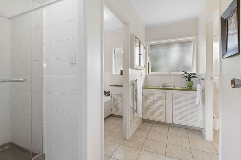 Photo of property in 15 Tudward Glade, Hillcrest, Auckland, 0627