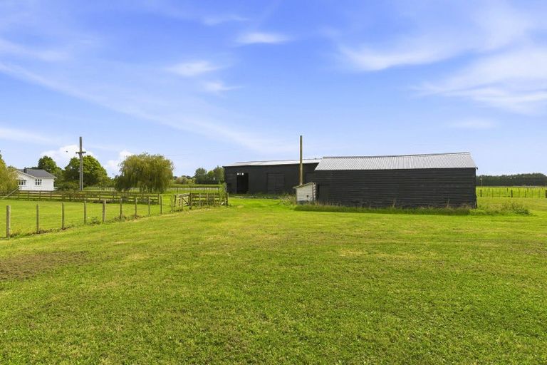 Photo of property in 225 Kuku Beach Road, Kuku, Manakau, 5570