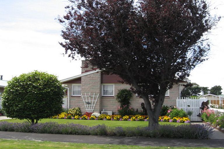 Photo of property in 14 Eglinton Street, Avondale, Christchurch, 8061