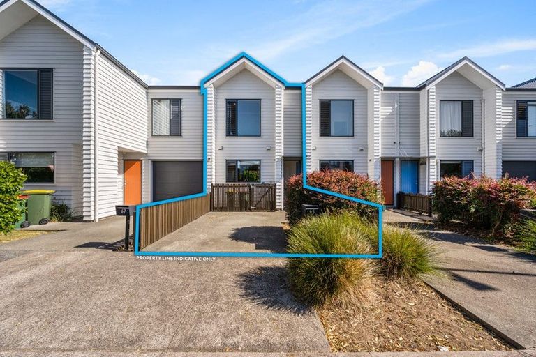 Photo of property in 65 Glidepath Road, Hobsonville, Auckland, 0616