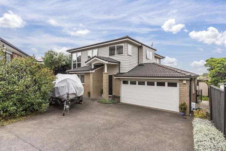 Photo of property in 1 Citation Way, Botany Downs, Auckland, 2010