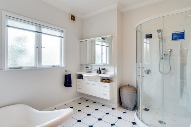 Photo of property in Herrick Bed & Breakfast, 6 Herrick Street, Marewa, Napier, 4110