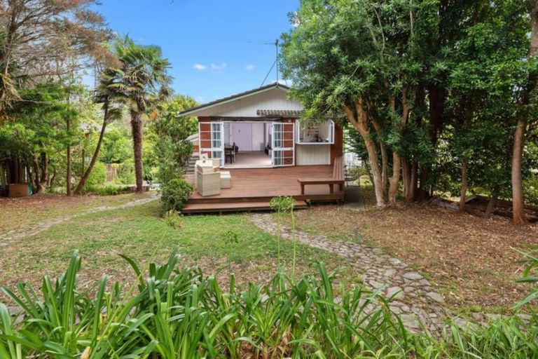 Photo of property in 2/21 Glamorgan Drive, Torbay, Auckland, 0630