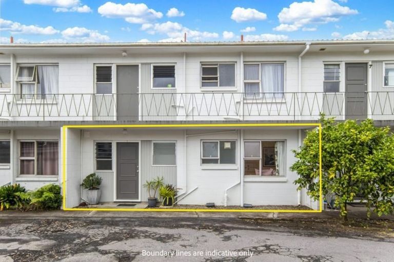 Photo of property in 3/45 Blockhouse Bay Road, Avondale, Auckland, 1026