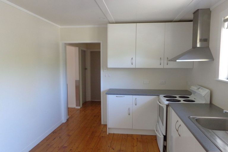 Photo of property in 2/42 Lincoln Road, Henderson, Auckland, 0610