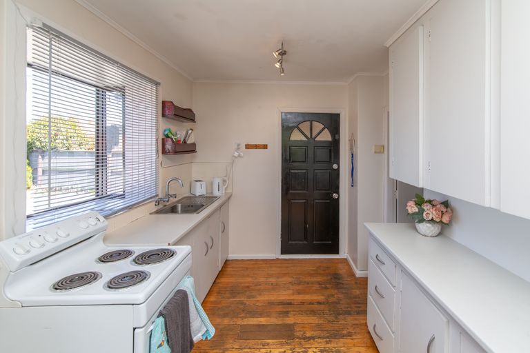 Photo of property in 31 Wainoni Road, Wainoni, Christchurch, 8061