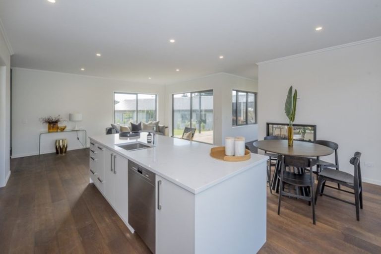 Photo of property in 3 Lamont Place, Waikanae, 5036
