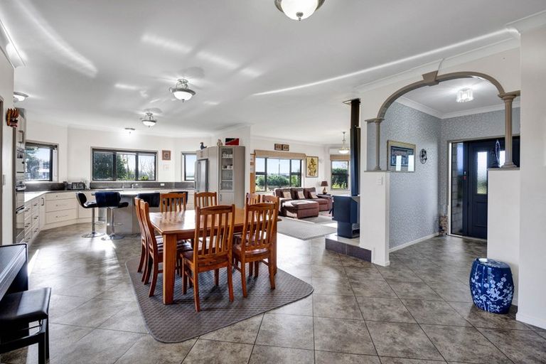 Photo of property in 393 Ketemarae Road, Normanby, Hawera, 4675