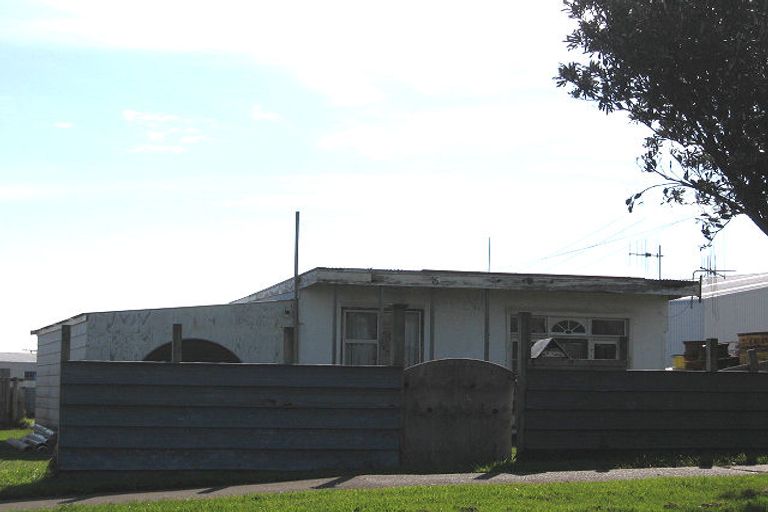 Photo of property in 6 Beach Road, Castlecliff, Wanganui, 4501