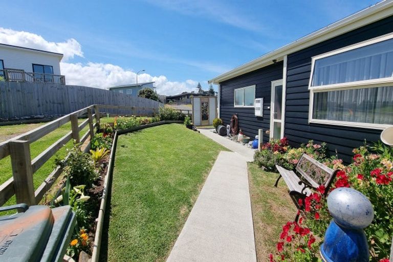 Photo of property in 3 Tua Tua Place, Baylys Beach, Dargaville, 0377