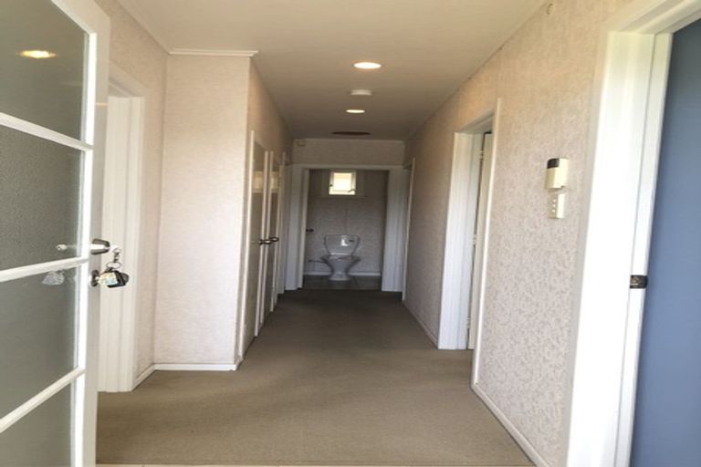 Photo of property in 17 Jamaica Place, Blockhouse Bay, Auckland, 0600