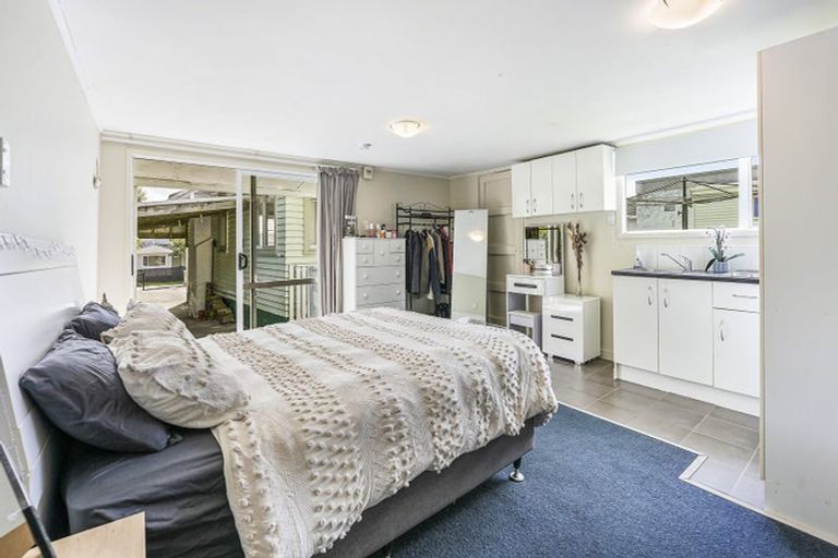 Photo of property in 59 Sylvan Crescent, Te Atatu South, Auckland, 0610