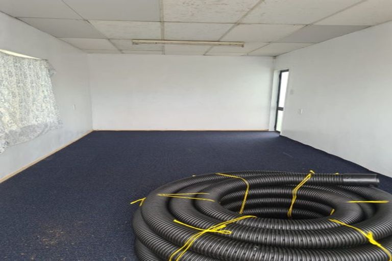 Photo of property in 72 Maplesden Drive, Clendon Park, Auckland, 2103