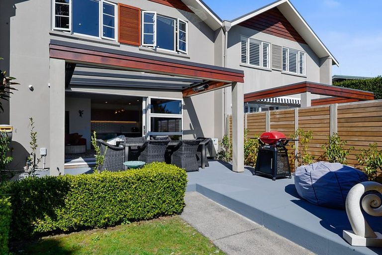 Photo of property in 250b Courtenay Street, Strandon, New Plymouth, 4312