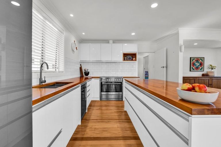 Photo of property in 185 Mangorei Road, Merrilands, New Plymouth, 4312